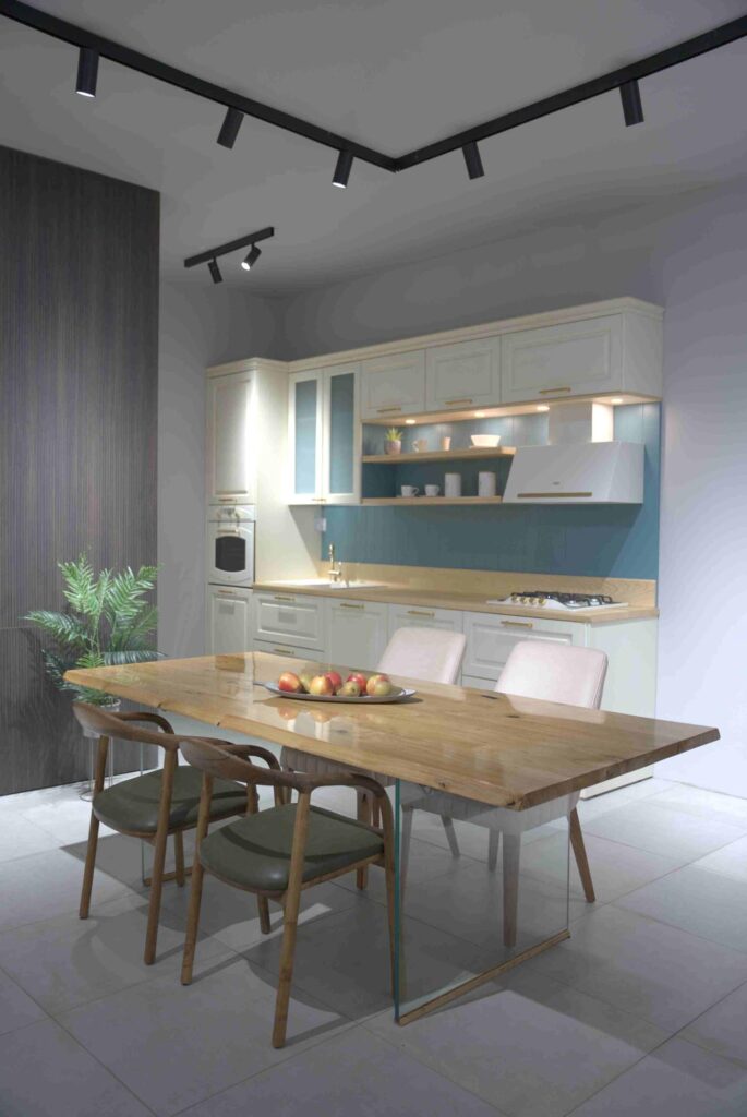 Mese din lemn masiv pentru pensiuni, restaurante si hoteluri